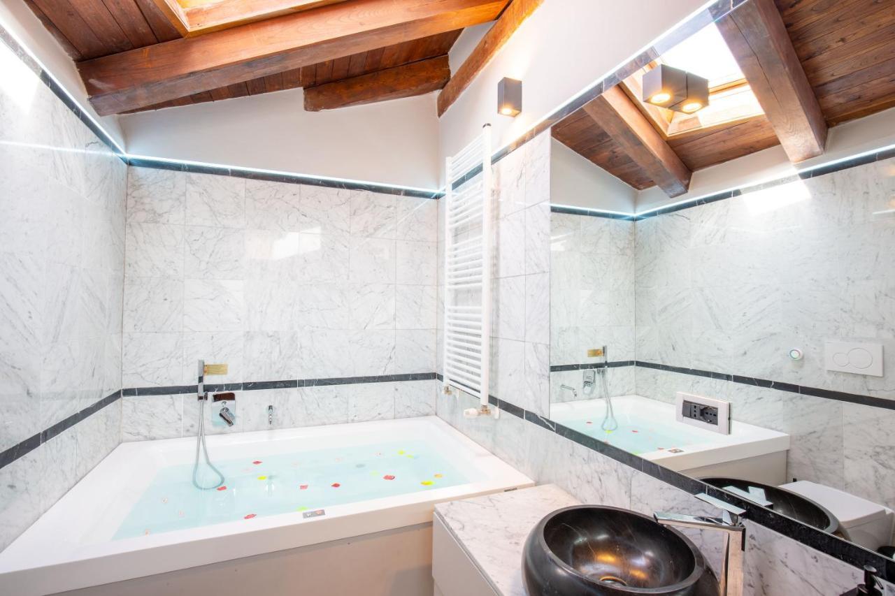 Split Level Deluxe with Spa Bath