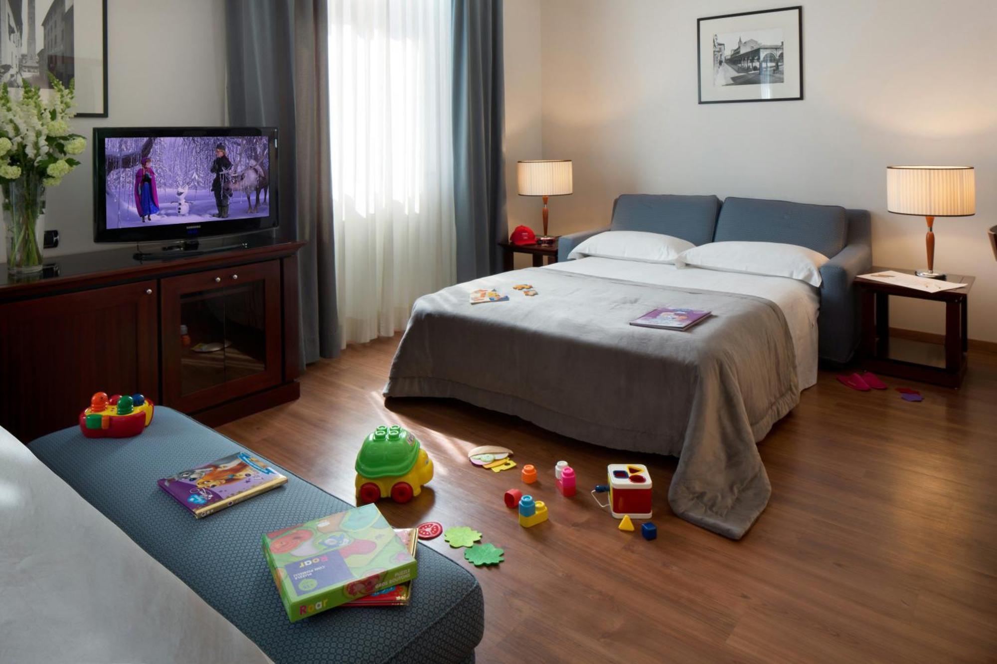 Family Room,1729994517:JPEG